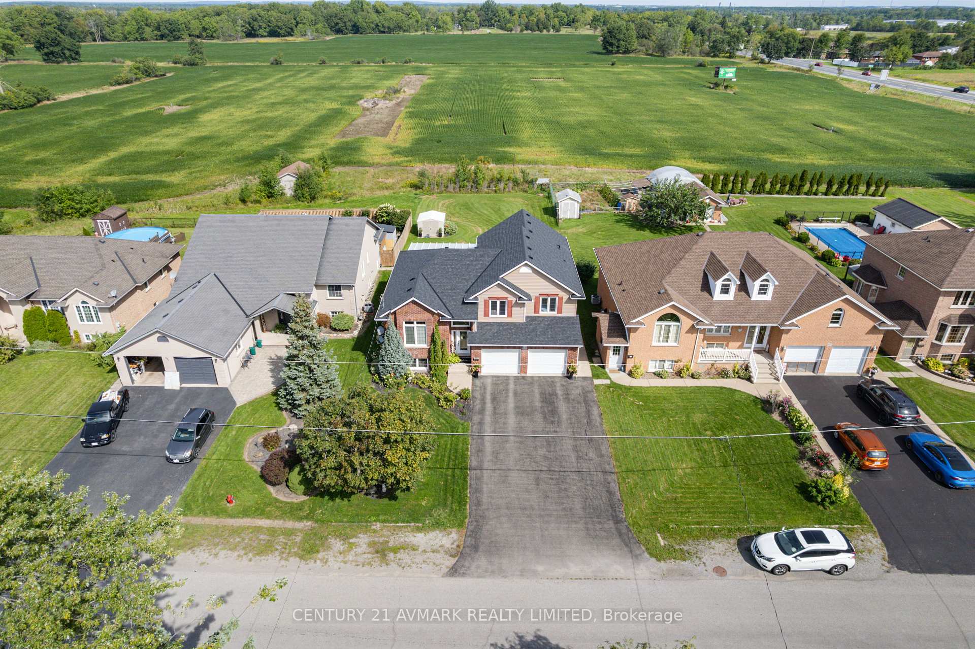 Photo 39 of 541 Barrick Road, Port Colborne, Main Street — HOMEH