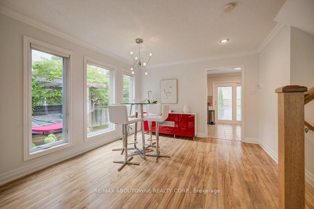 Photo 3 of 5180 Bunton Crescent, Burlington, Orchard — HOMEH