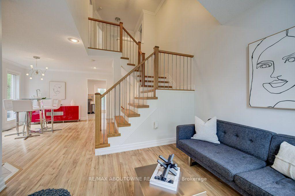 Photo 5 of 5180 Bunton Crescent, Burlington, Orchard — HOMEH