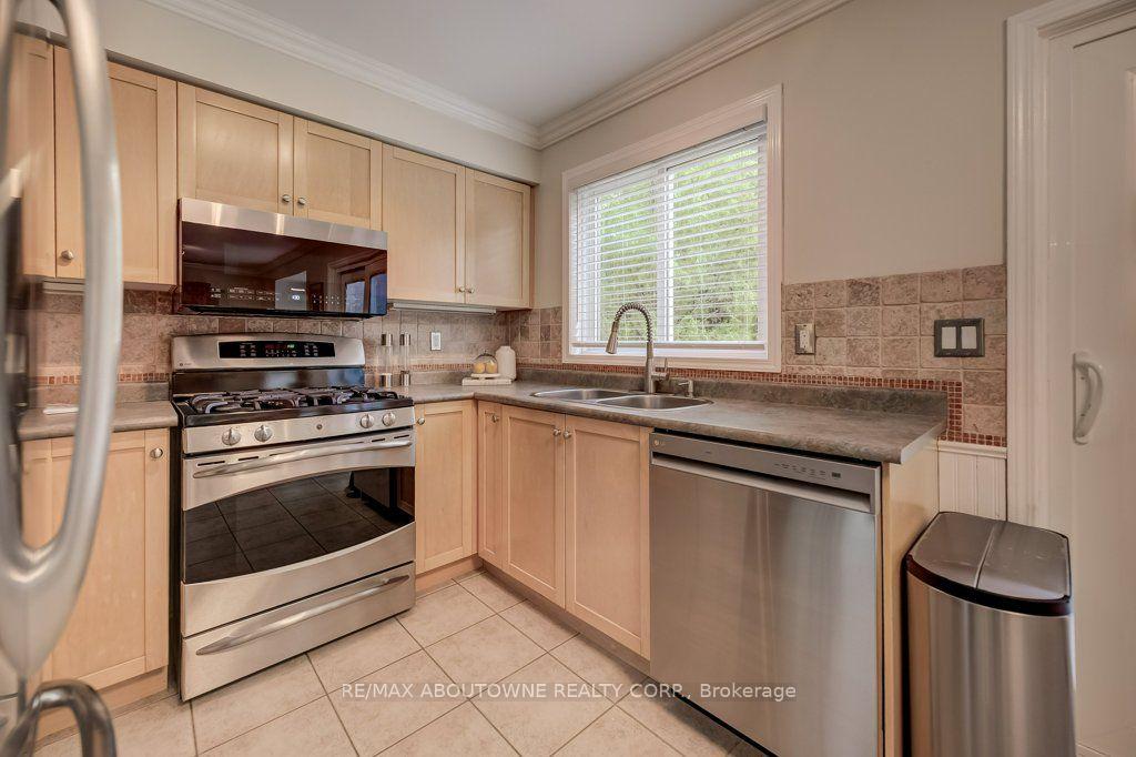 Photo 7 of 5180 Bunton Crescent, Burlington, Orchard — HOMEH