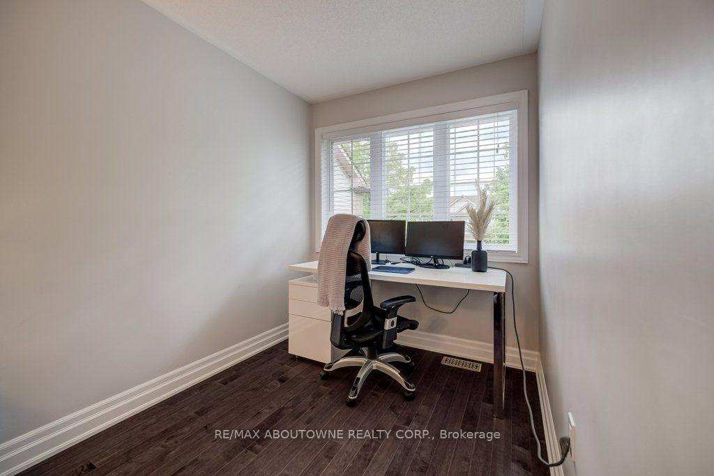 Photo 14 of 5180 Bunton Crescent, Burlington, Orchard — HOMEH