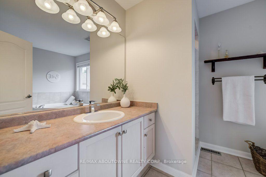 Photo 18 of 5180 Bunton Crescent, Burlington, Orchard — HOMEH