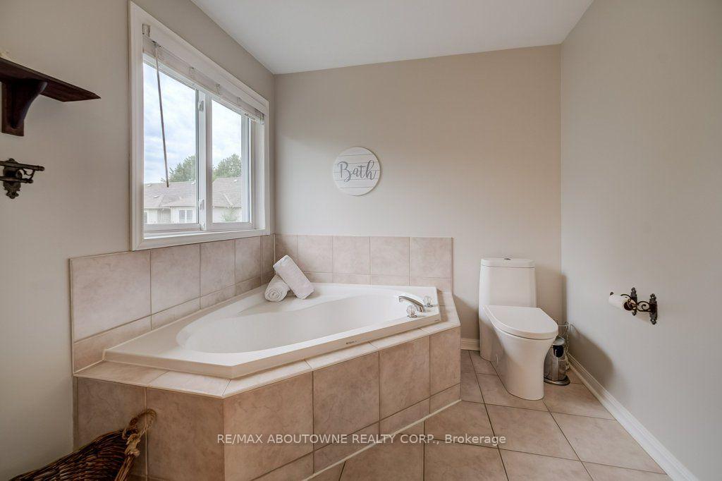 Photo 19 of 5180 Bunton Crescent, Burlington, Orchard — HOMEH