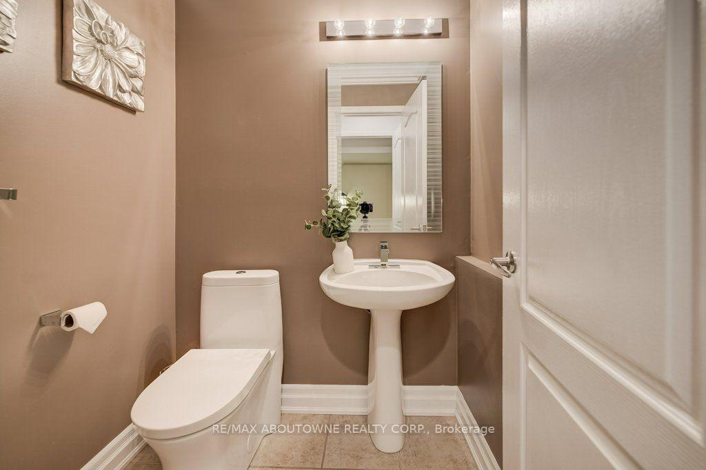 Photo 23 of 5180 Bunton Crescent, Burlington, Orchard — HOMEH