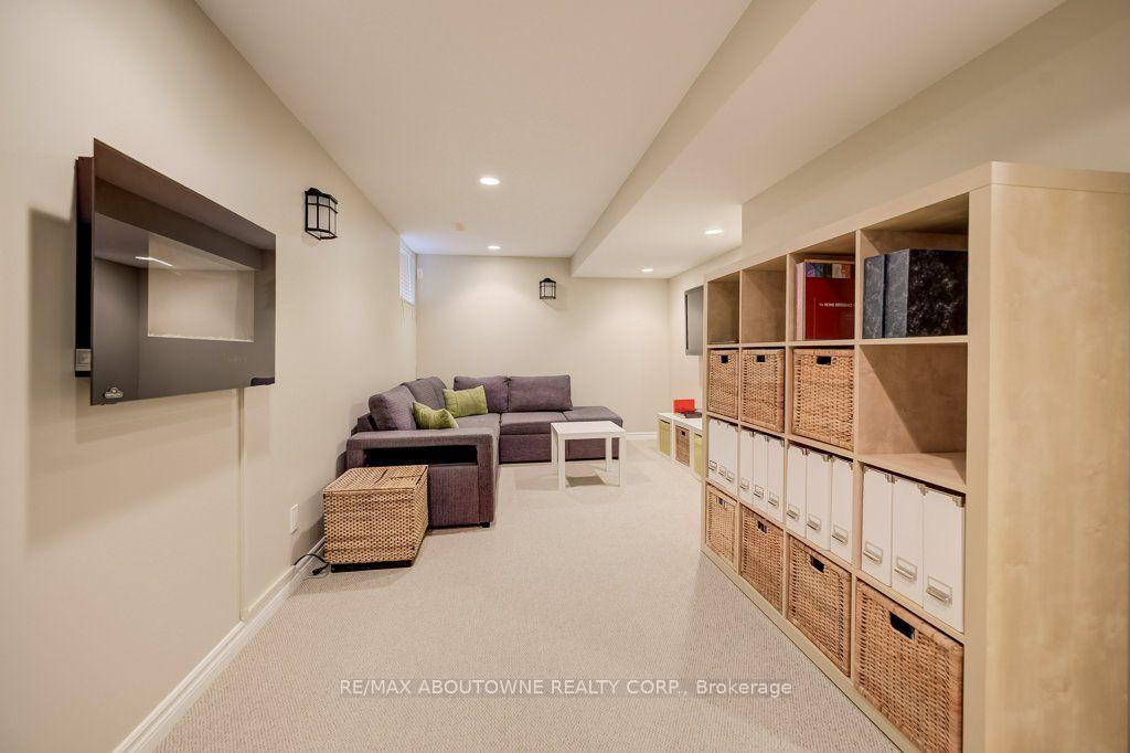 Photo 24 of 5180 Bunton Crescent, Burlington, Orchard — HOMEH