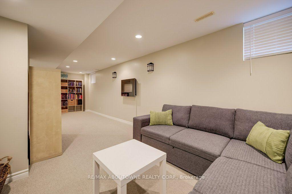 Photo 25 of 5180 Bunton Crescent, Burlington, Orchard — HOMEH