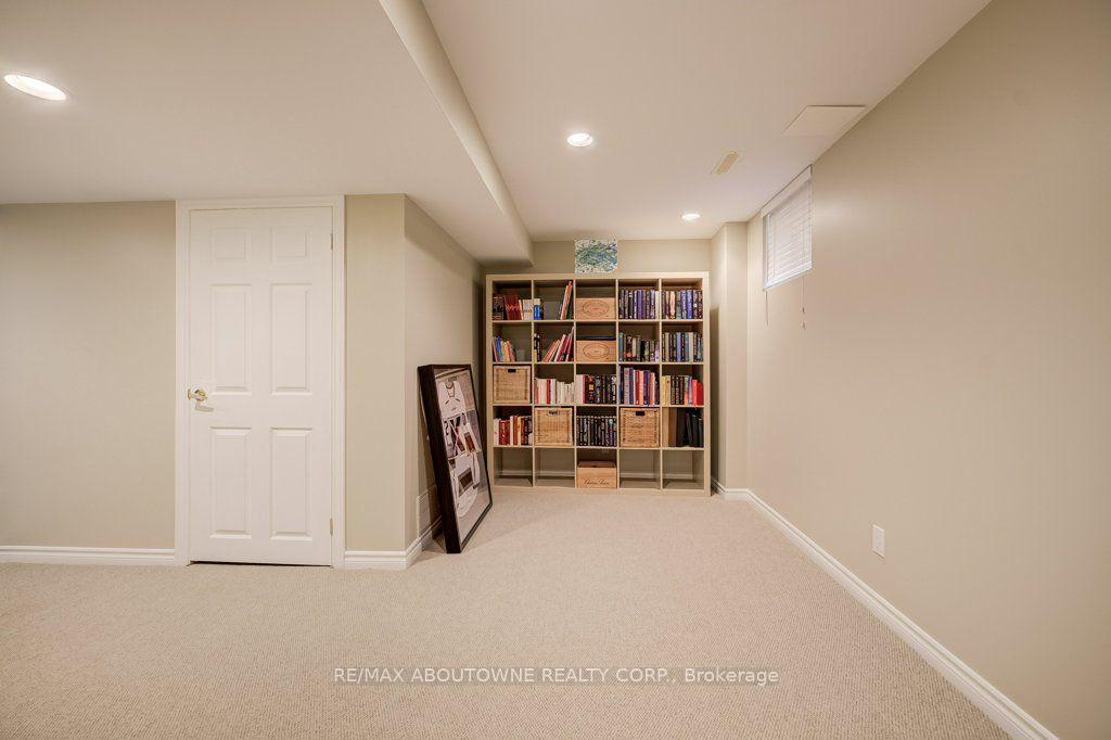 Photo 26 of 5180 Bunton Crescent, Burlington, Orchard — HOMEH