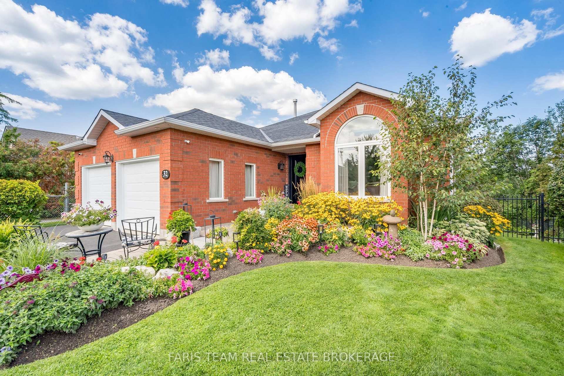 Photo 7 of 32 Stanley Street, Barrie, East Bayfield — HOMEH