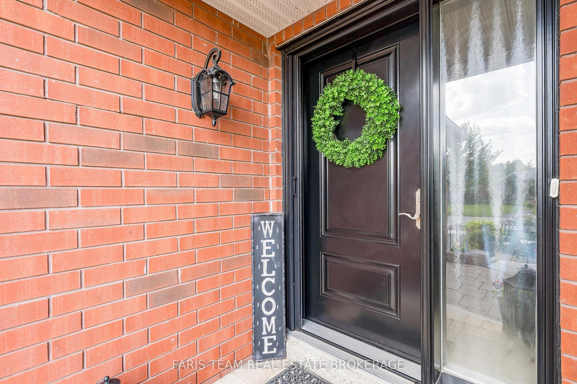 Photo 8 of 32 Stanley Street, Barrie, East Bayfield — HOMEH