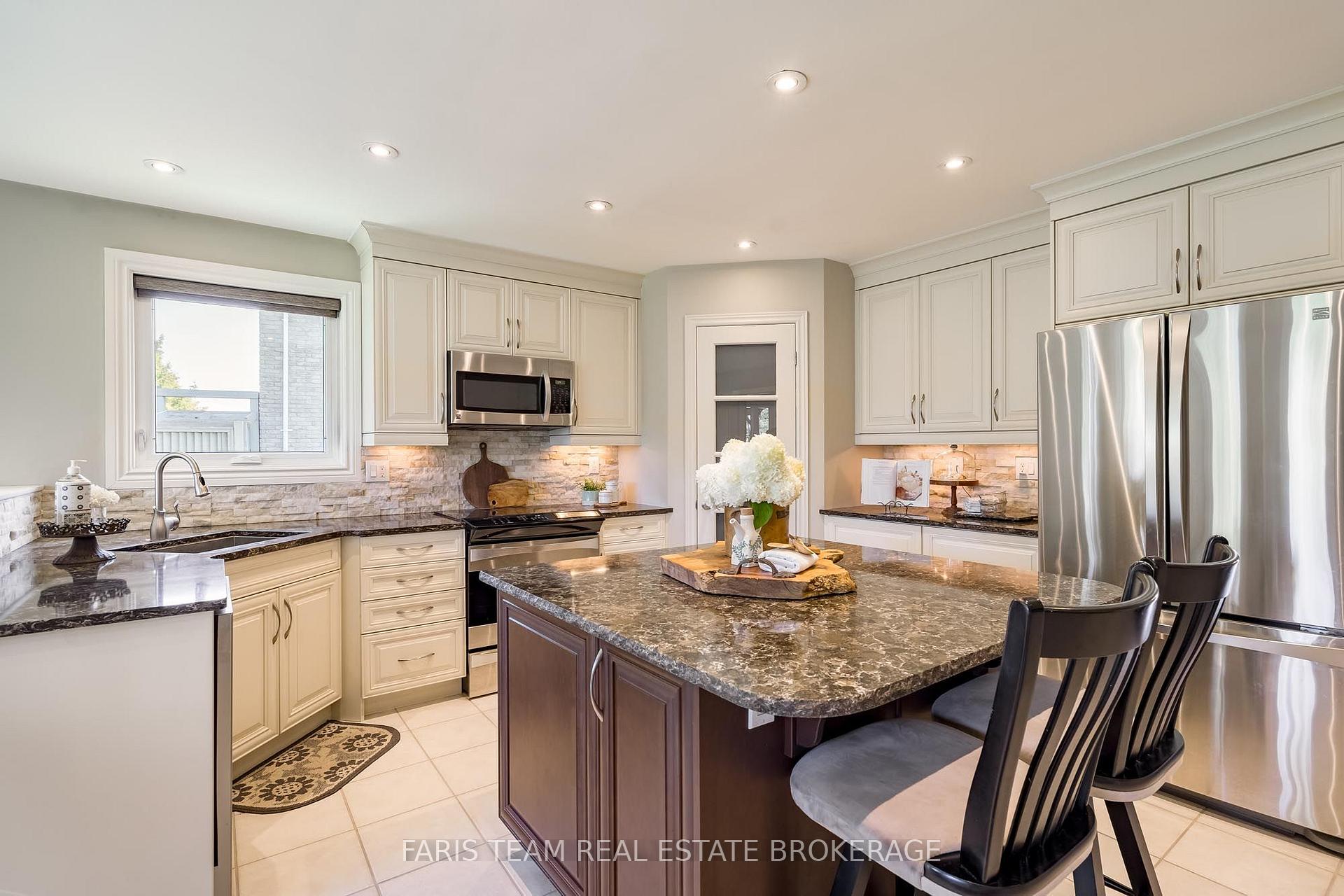 Photo 9 of 32 Stanley Street, Barrie, East Bayfield — HOMEH