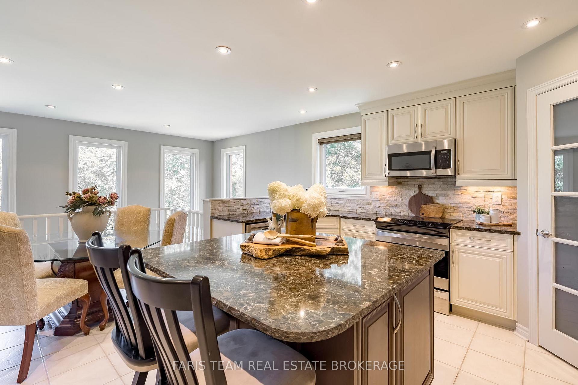 Photo 10 of 32 Stanley Street, Barrie, East Bayfield — HOMEH