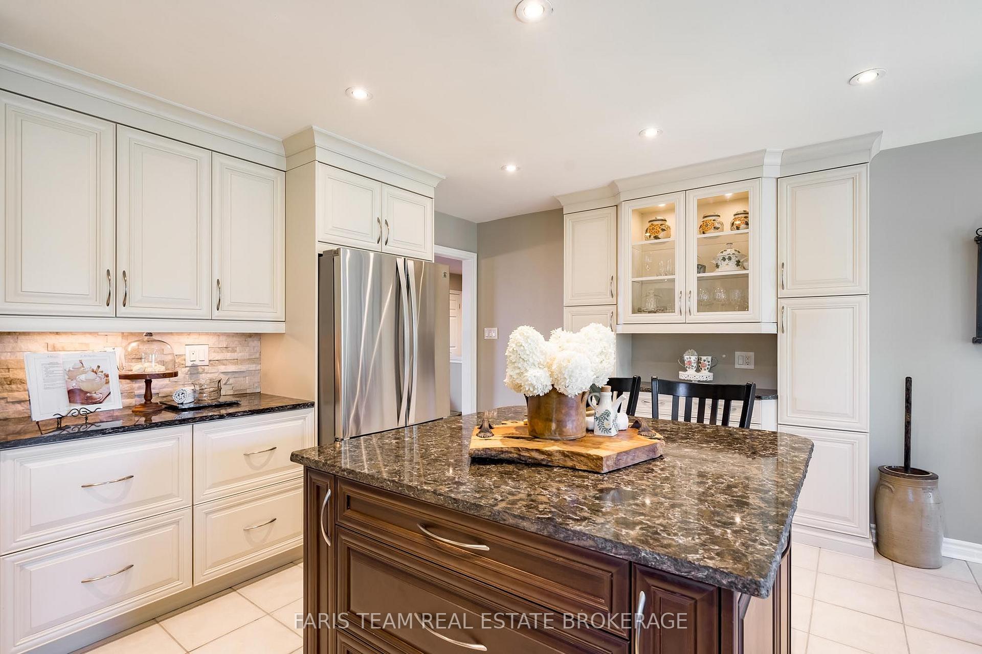 Photo 12 of 32 Stanley Street, Barrie, East Bayfield — HOMEH