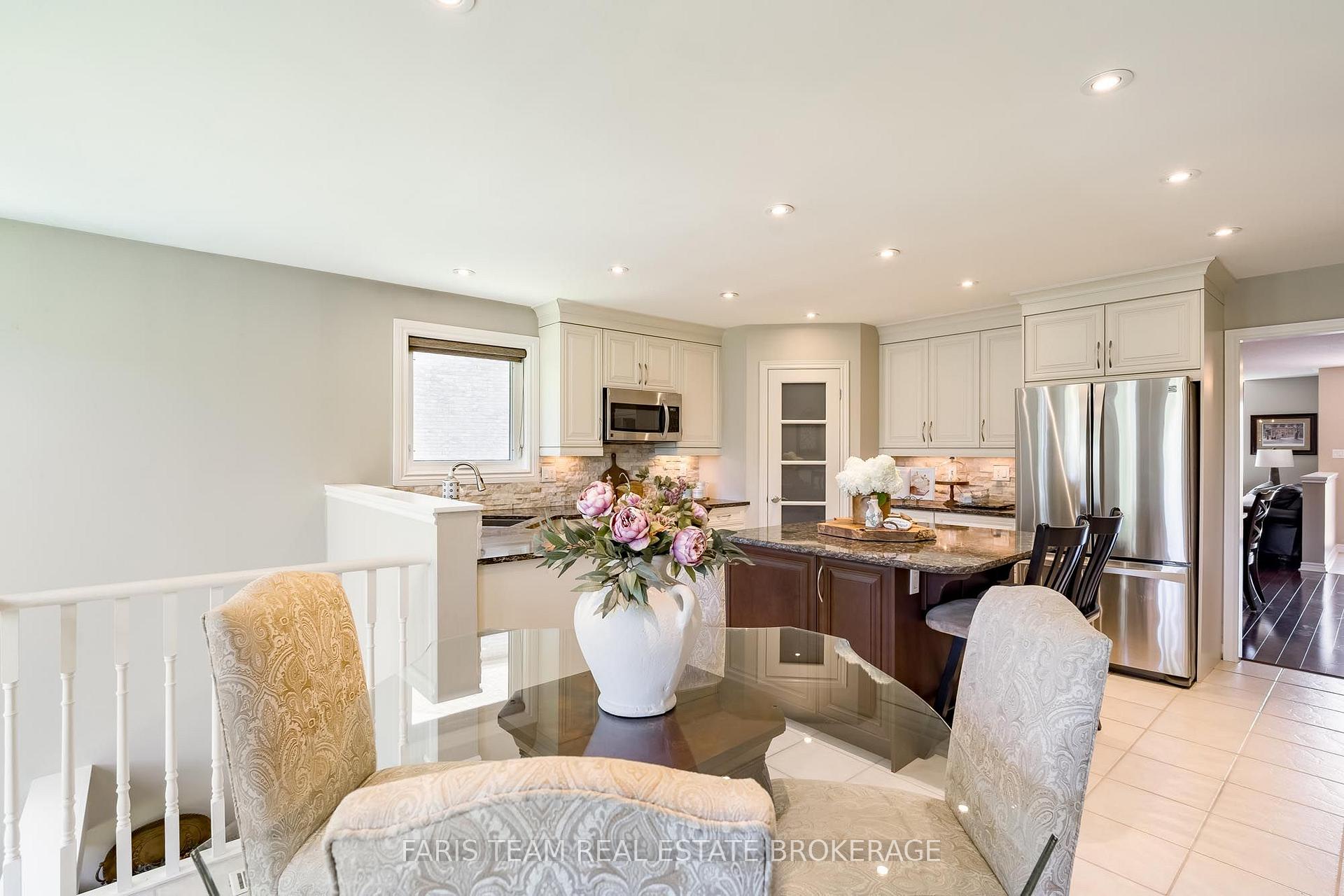 Photo 13 of 32 Stanley Street, Barrie, East Bayfield — HOMEH