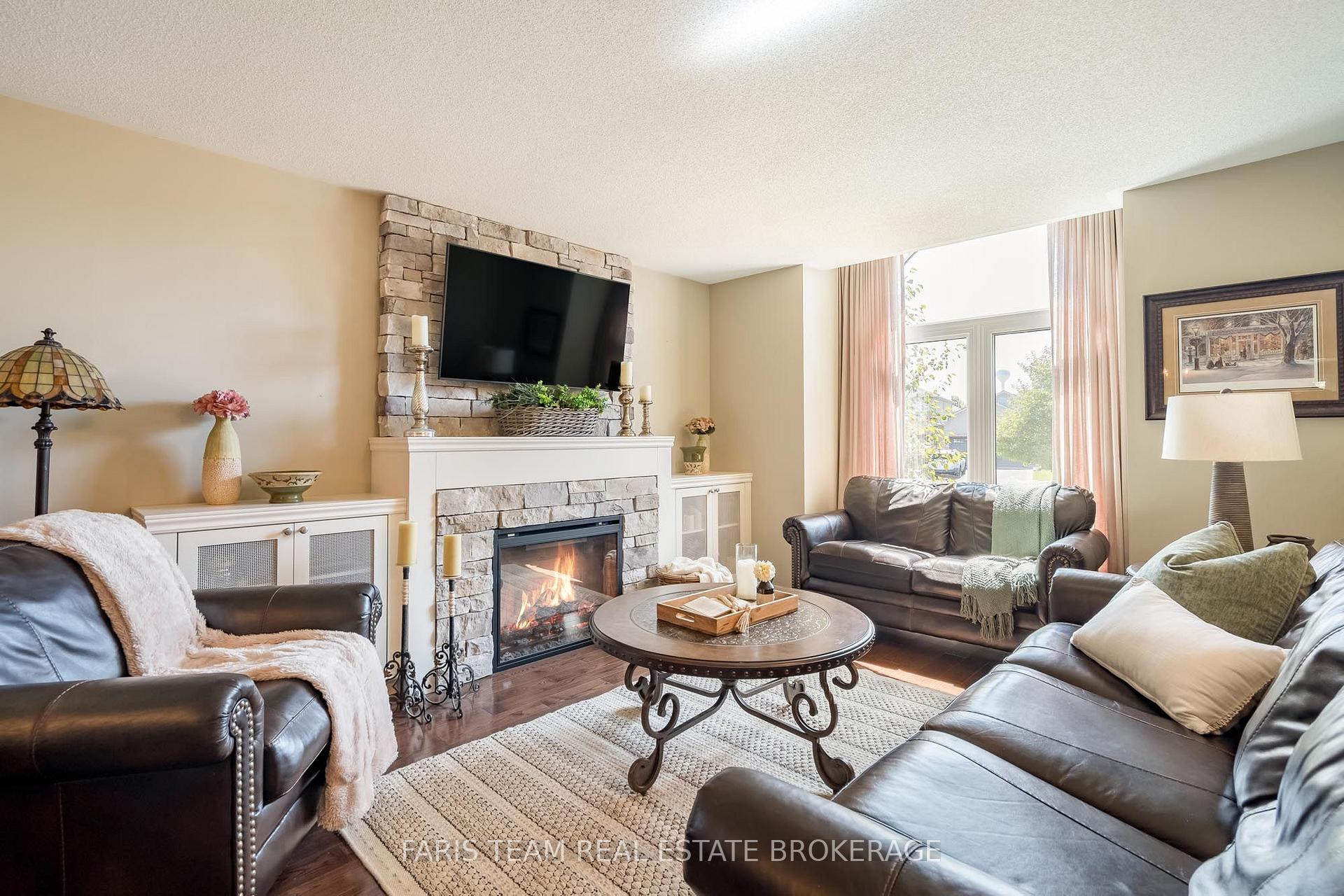 Photo 16 of 32 Stanley Street, Barrie, East Bayfield — HOMEH
