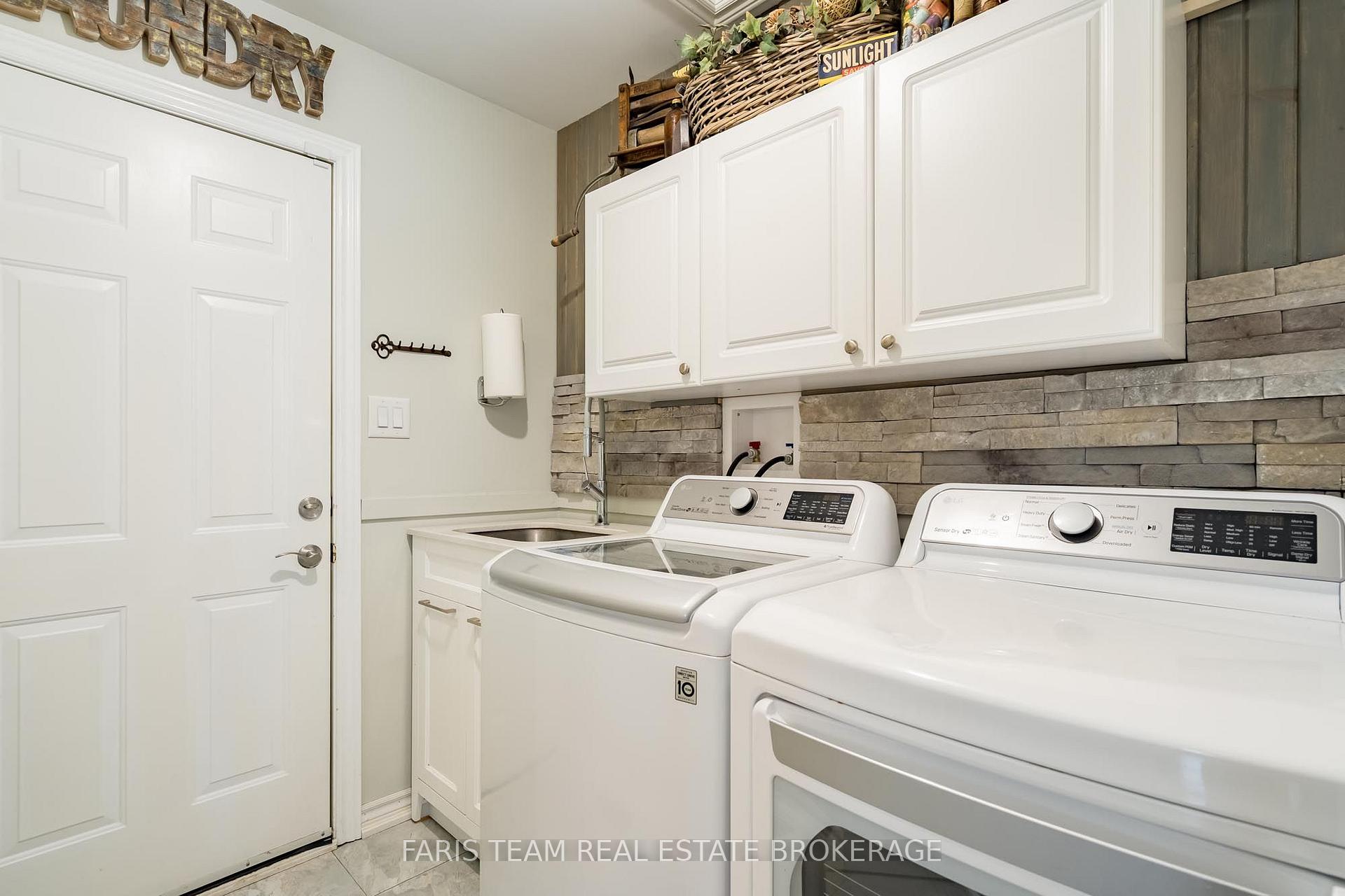 Photo 25 of 32 Stanley Street, Barrie, East Bayfield — HOMEH