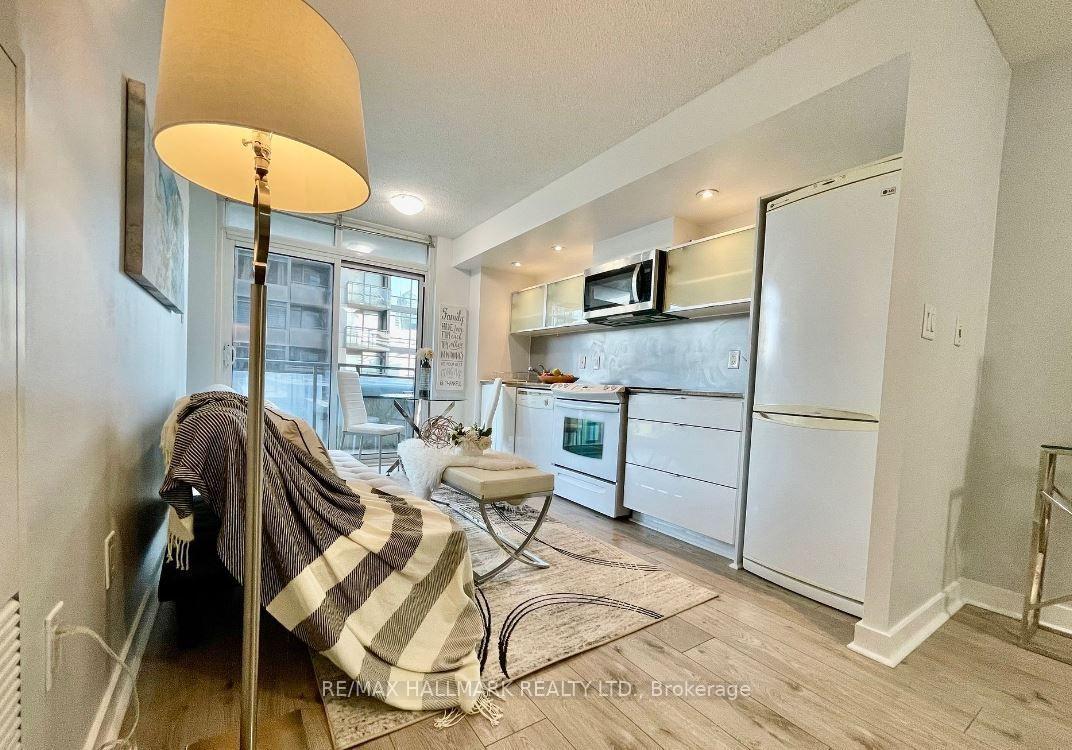 Photo 2 of Unit 301, 4K Spadina Avenue, Toronto, Waterfront Communities — HOMEH