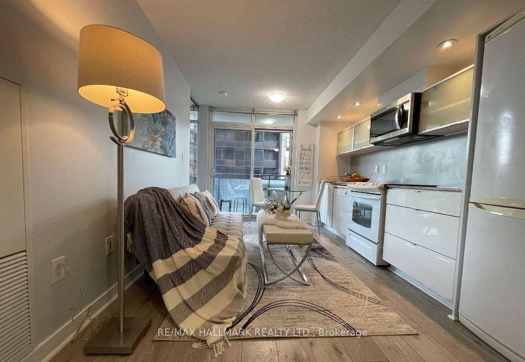 Photo 5 of Unit 301, 4K Spadina Avenue, Toronto, Waterfront Communities — HOMEH