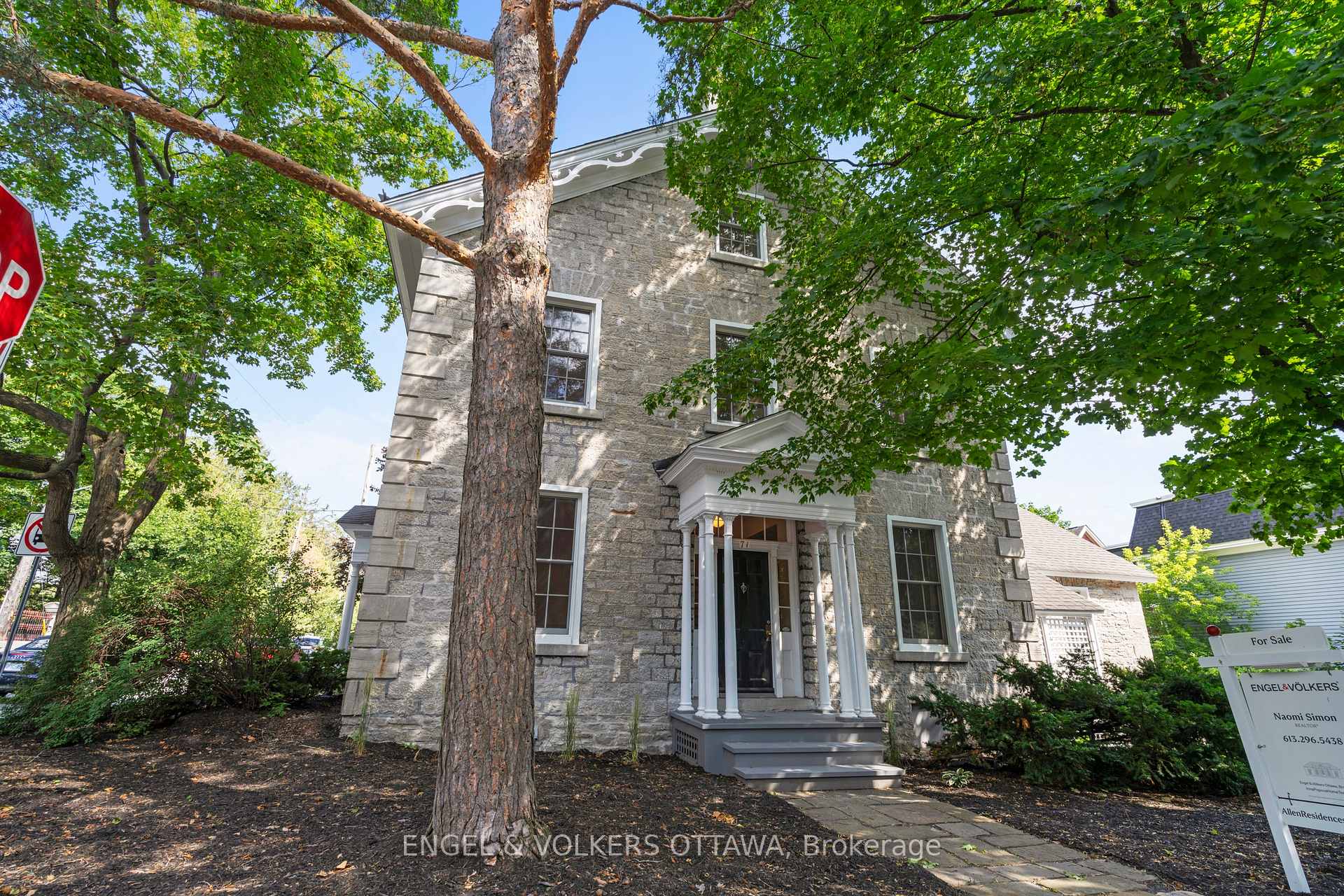 Photo 2 of 71 Thomas Street, Ottawa, New Edinburgh — HOMEH