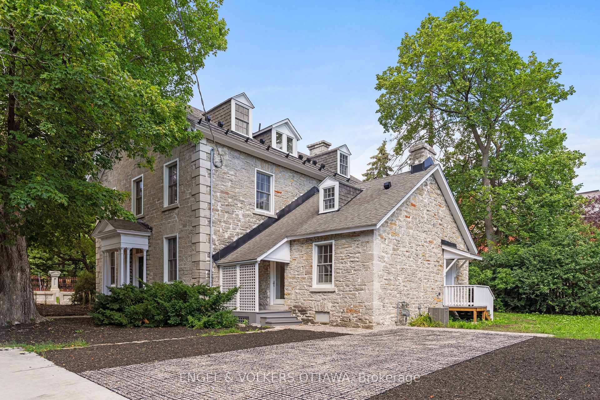 Photo 3 of 71 Thomas Street, Ottawa, New Edinburgh — HOMEH