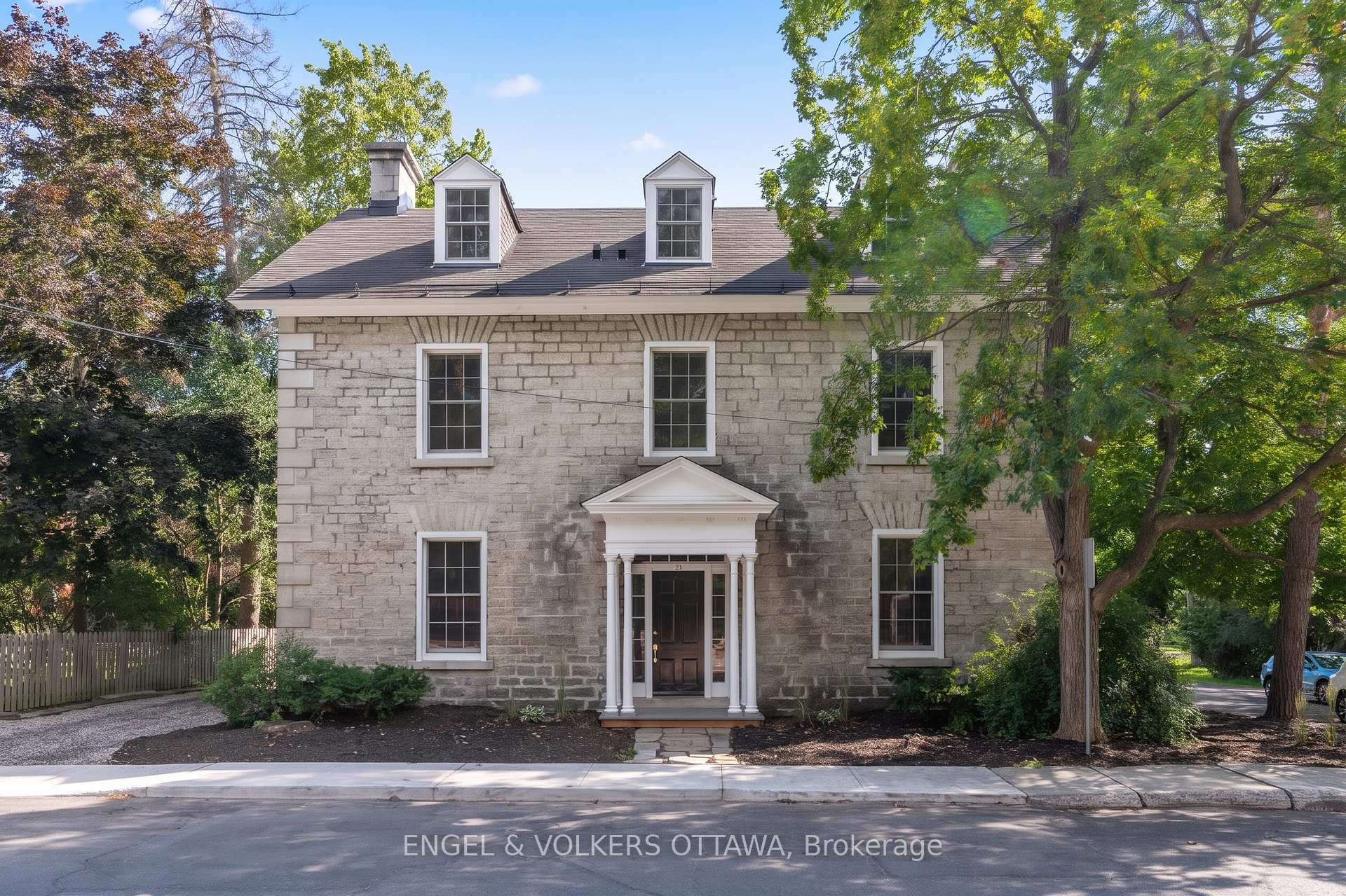 Front of 35 Mackay Street