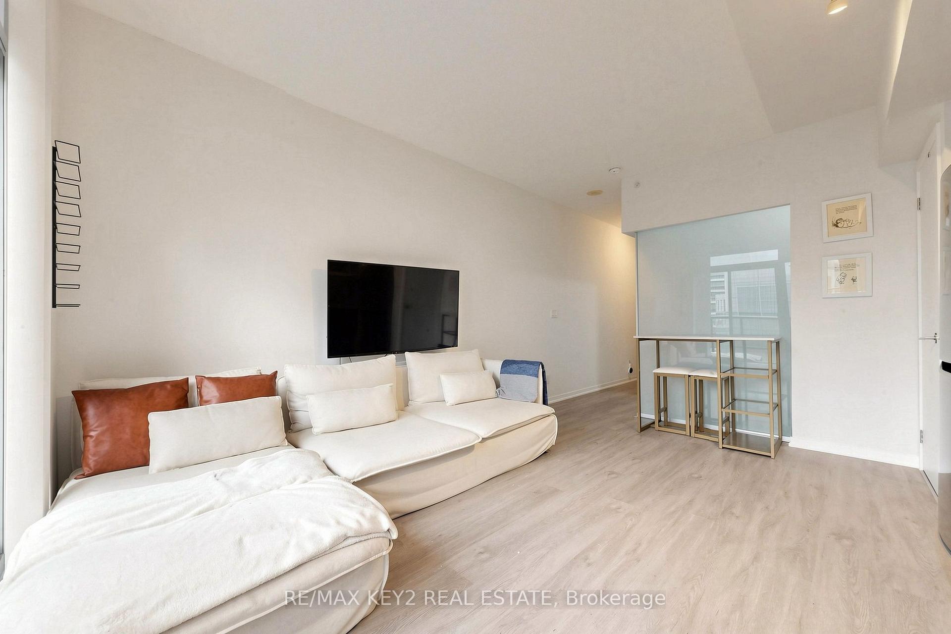 Photo 4 of Unit 811, 68 Abell Street, Toronto, Little Portugal — HOMEH