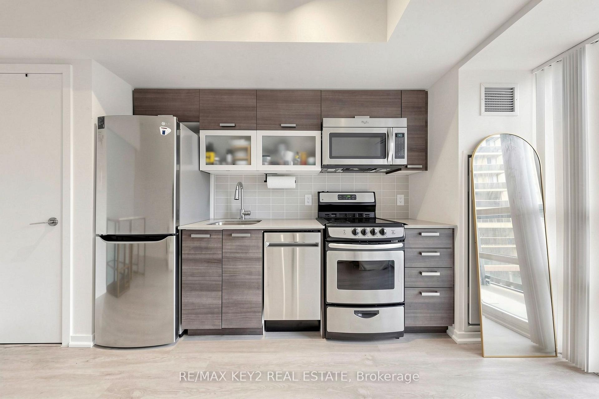 Photo 5 of Unit 811, 68 Abell Street, Toronto, Little Portugal — HOMEH