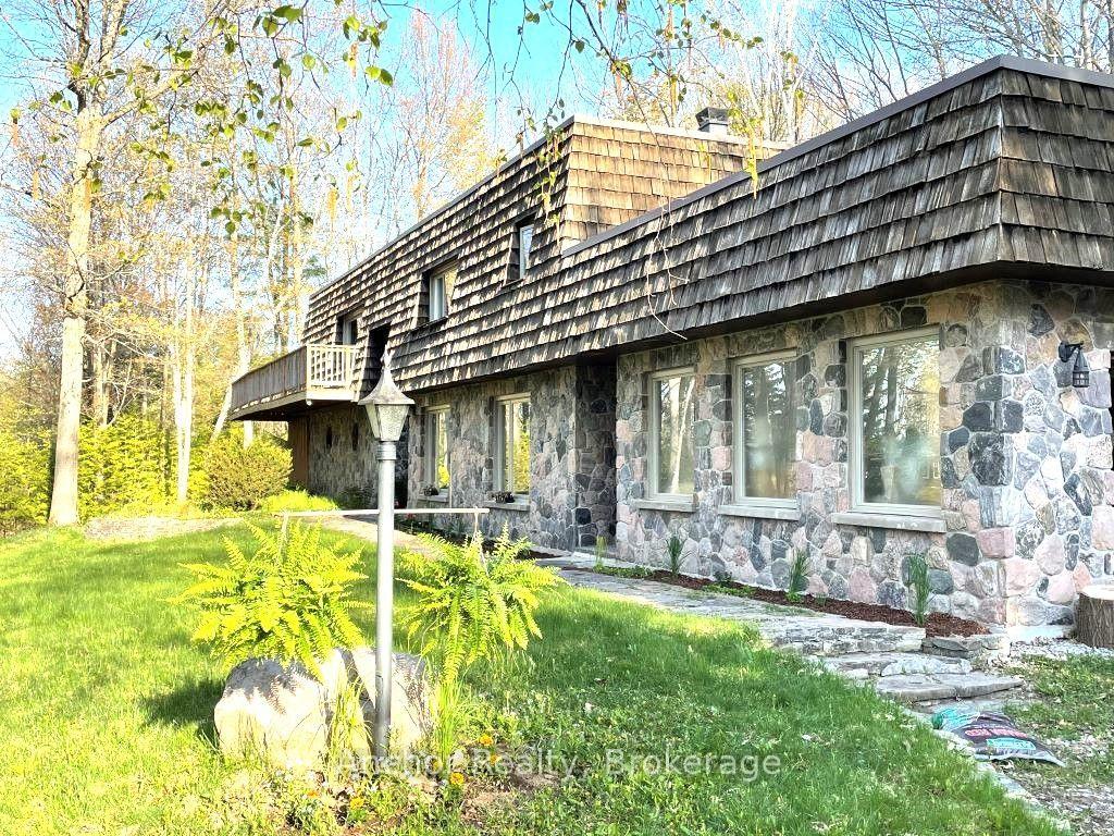 Photo 3 of 630 Farquhar Street, Gravenhurst, Muskoka (S) — HOMEH