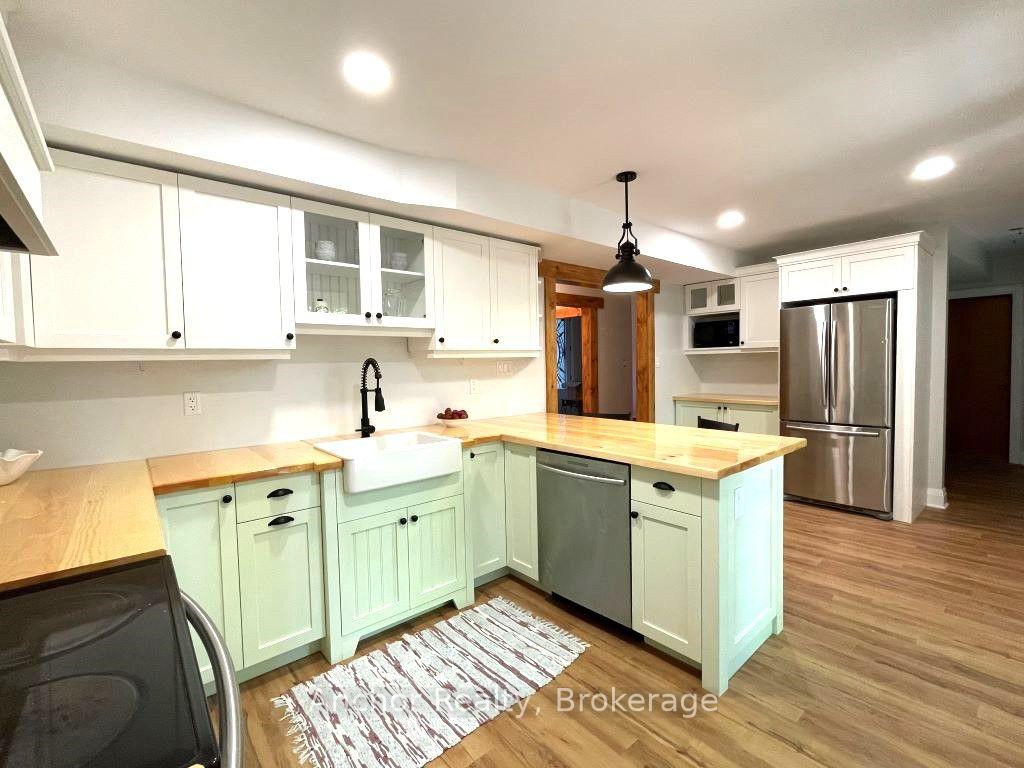 Photo 6 of 630 Farquhar Street, Gravenhurst, Muskoka (S) — HOMEH