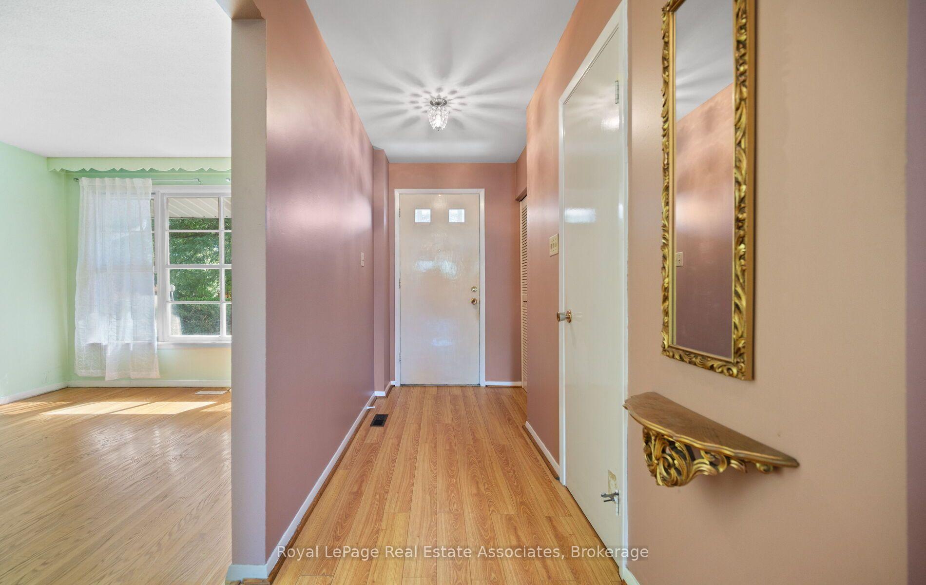 Photo 5 of 589 Tedwyn Drive, Mississauga, Cooksville — HOMEH