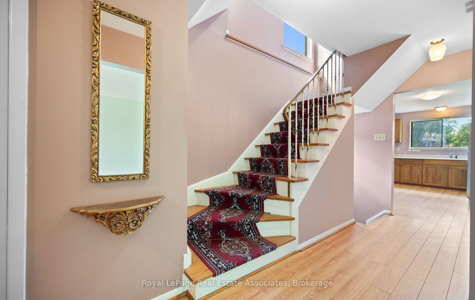 Photo 8 of 589 Tedwyn Drive, Mississauga, Cooksville — HOMEH