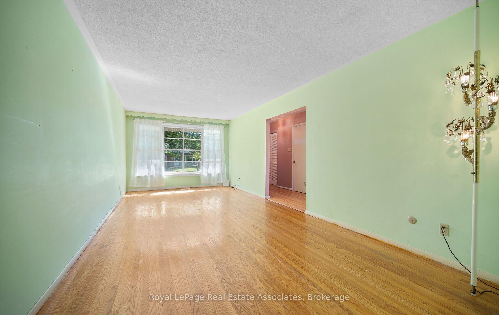 Photo 10 of 589 Tedwyn Drive, Mississauga, Cooksville — HOMEH