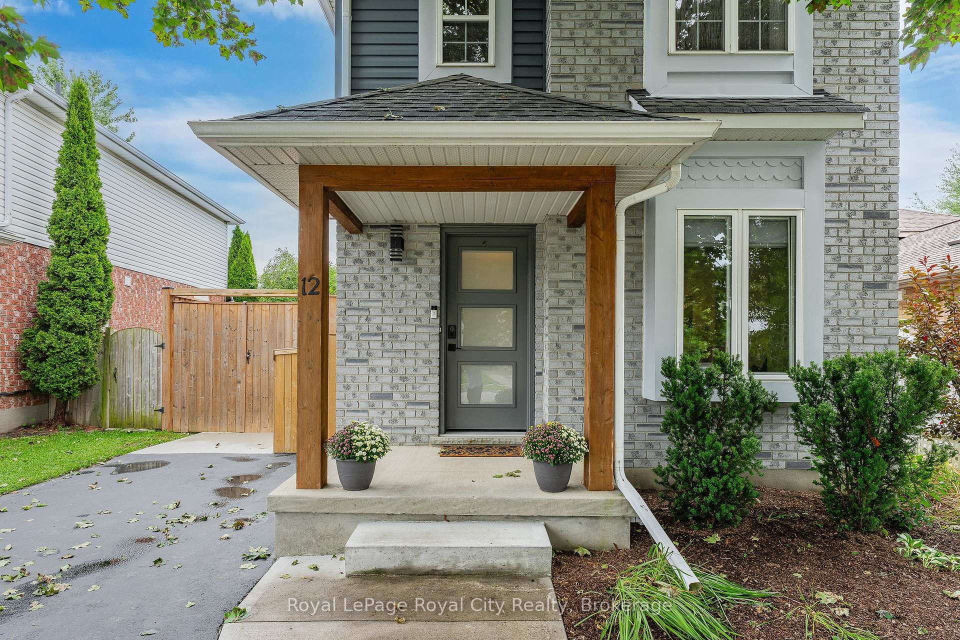Photo 3 of 12 Southcreek Trail, Guelph, Kortright West — HOMEH