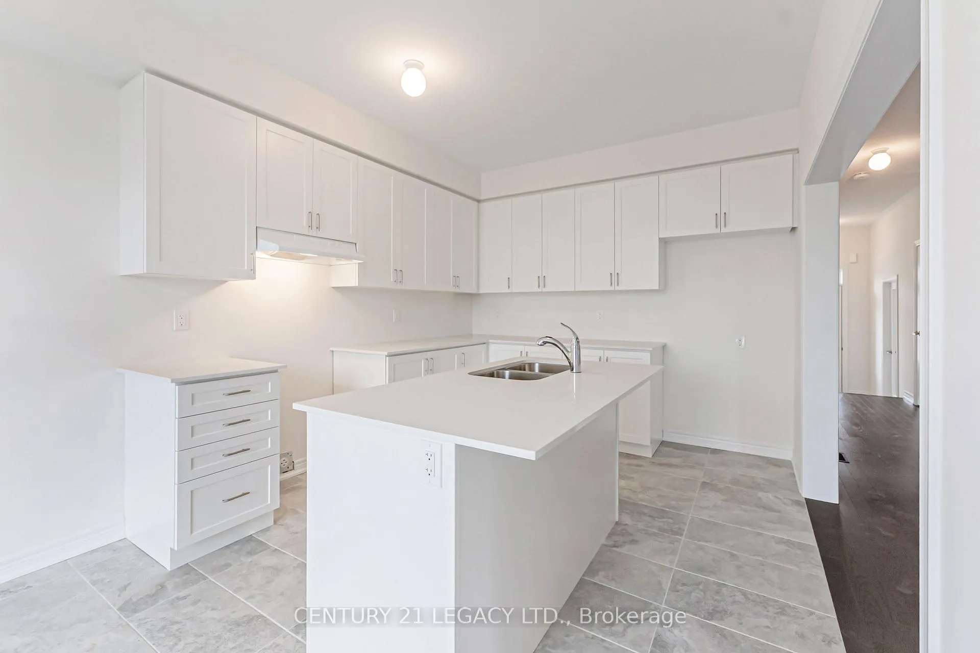 Photo 15 of 1274 Davis Loop, Innisfil, Lefroy — HOMEH