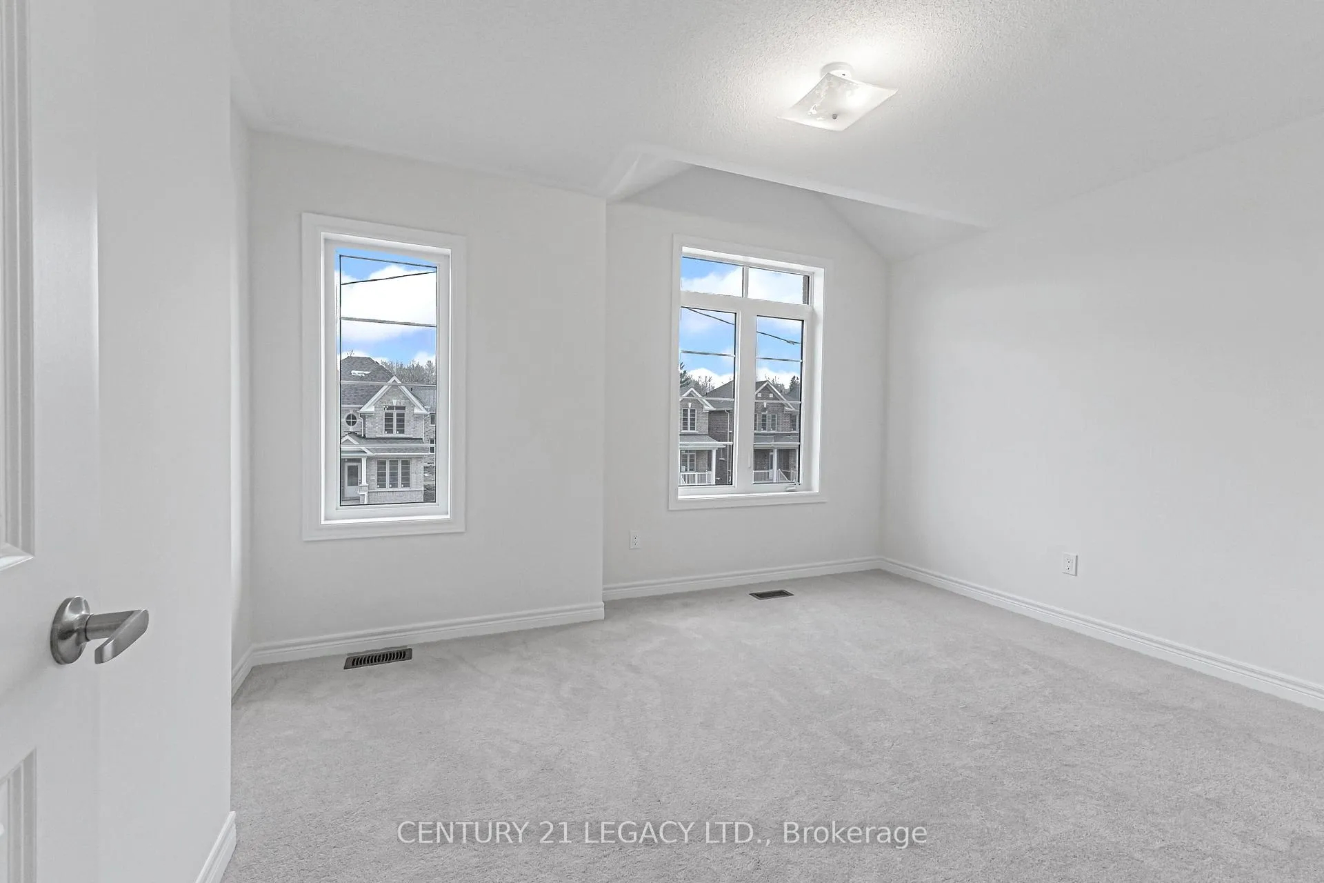 Photo 32 of 1274 Davis Loop, Innisfil, Lefroy — HOMEH