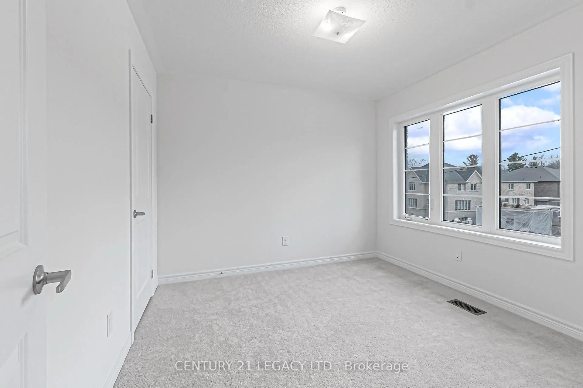 Photo 33 of 1274 Davis Loop, Innisfil, Lefroy — HOMEH