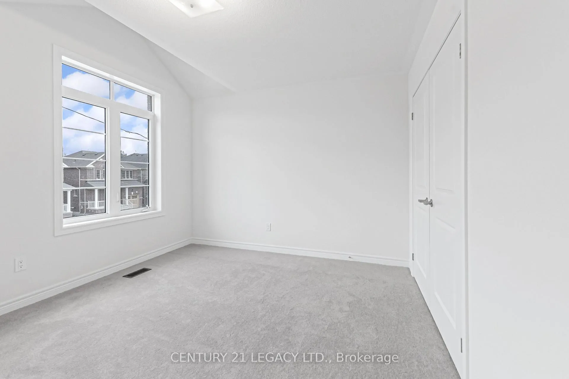 Photo 35 of 1274 Davis Loop, Innisfil, Lefroy — HOMEH