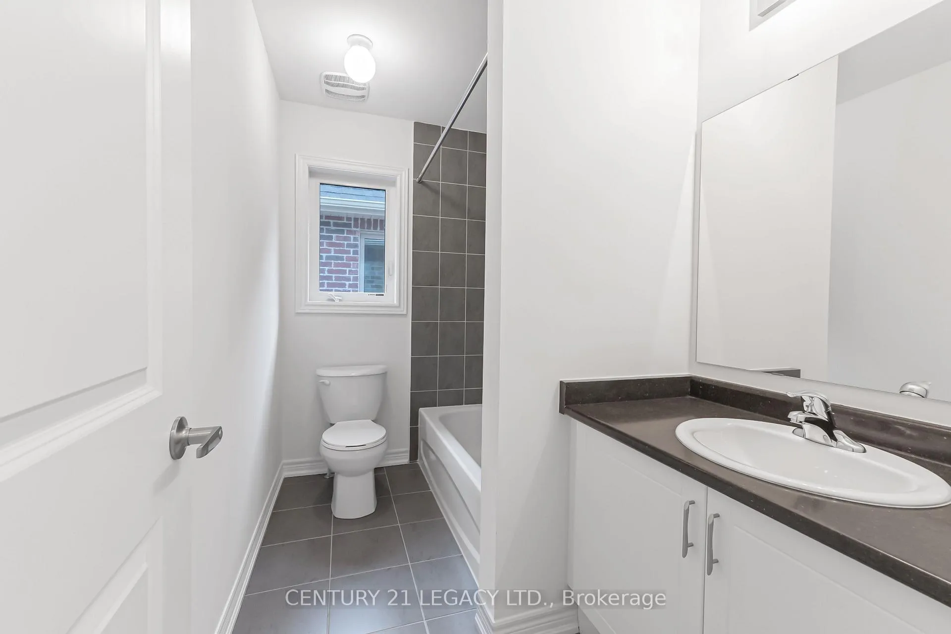Photo 38 of 1274 Davis Loop, Innisfil, Lefroy — HOMEH