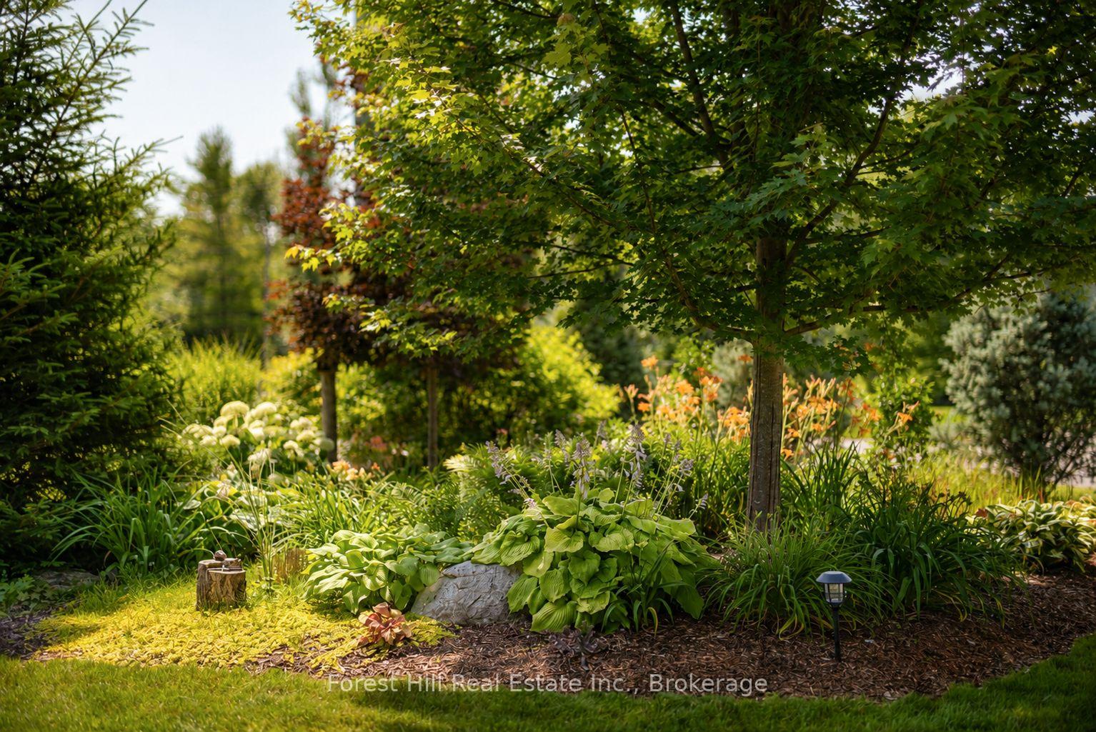 Photo 2 of 155 Glenlake Boulevard, Collingwood — HOMEH