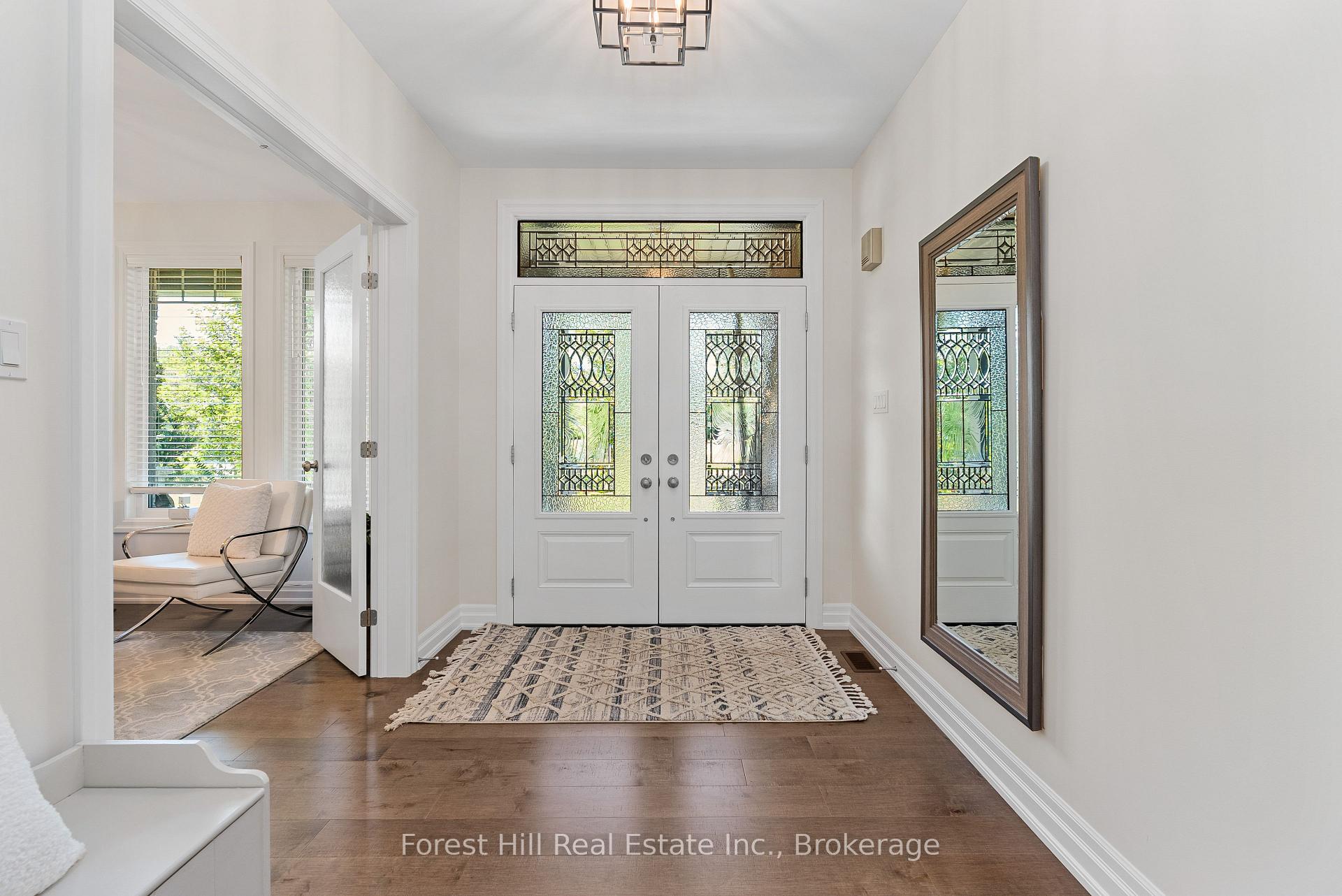 Photo 4 of 155 Glenlake Boulevard, Collingwood — HOMEH