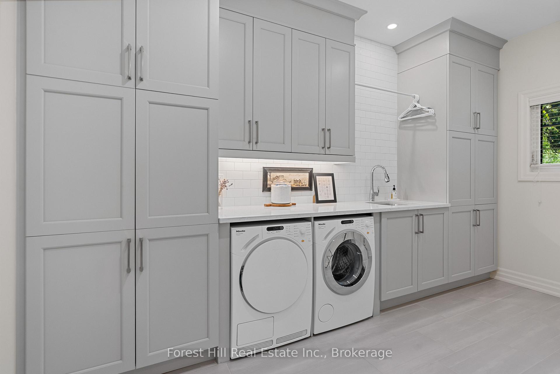 Photo 6 of 155 Glenlake Boulevard, Collingwood — HOMEH