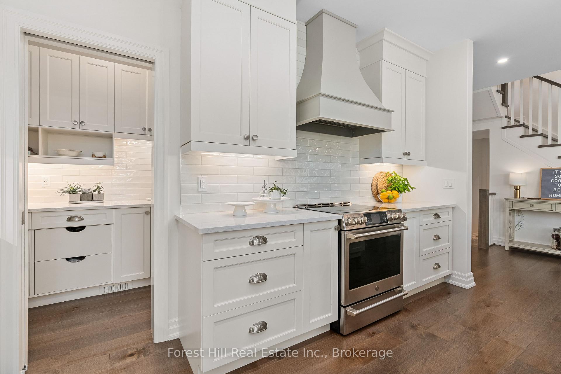 Photo 9 of 155 Glenlake Boulevard, Collingwood — HOMEH
