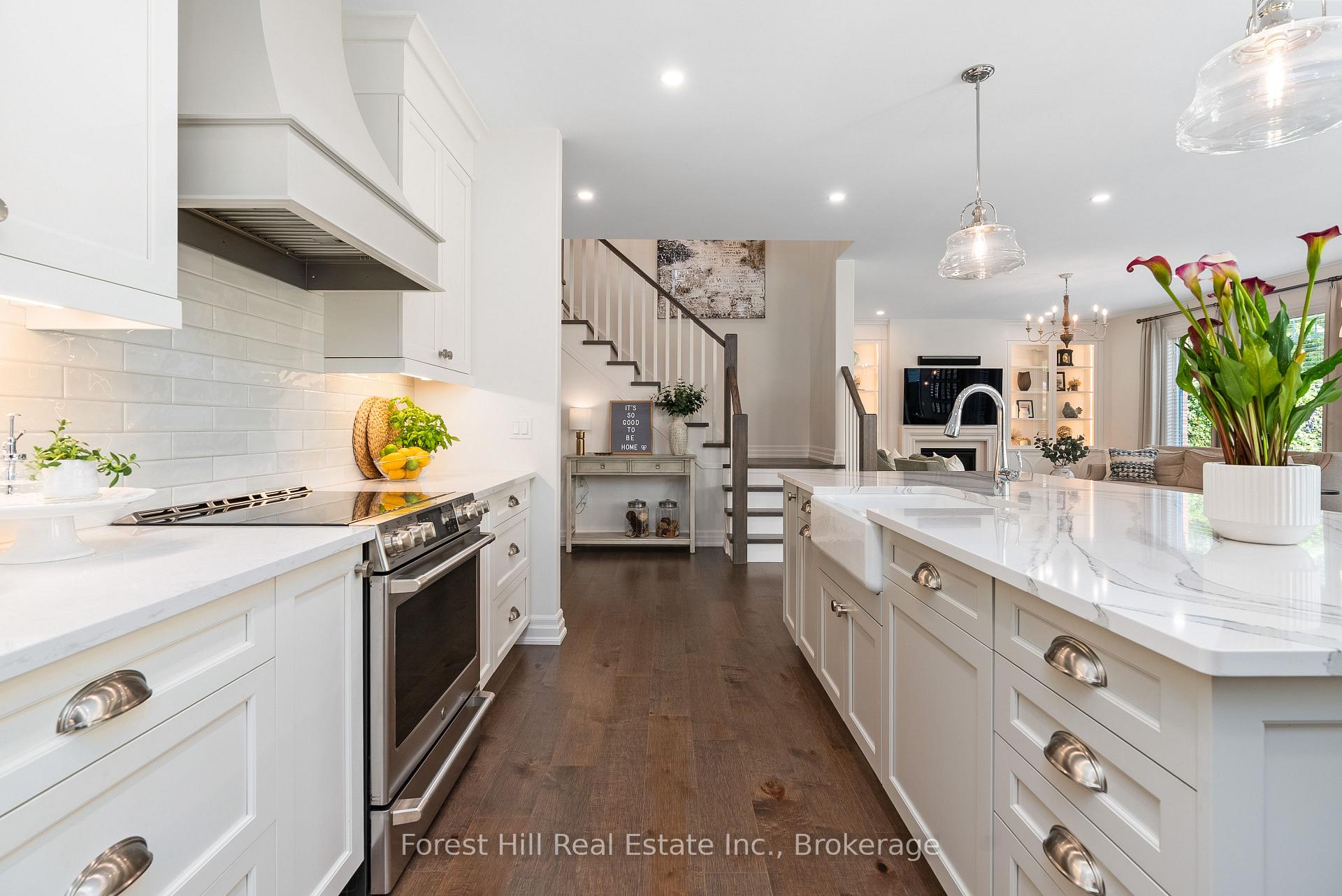 Photo 11 of 155 Glenlake Boulevard, Collingwood — HOMEH