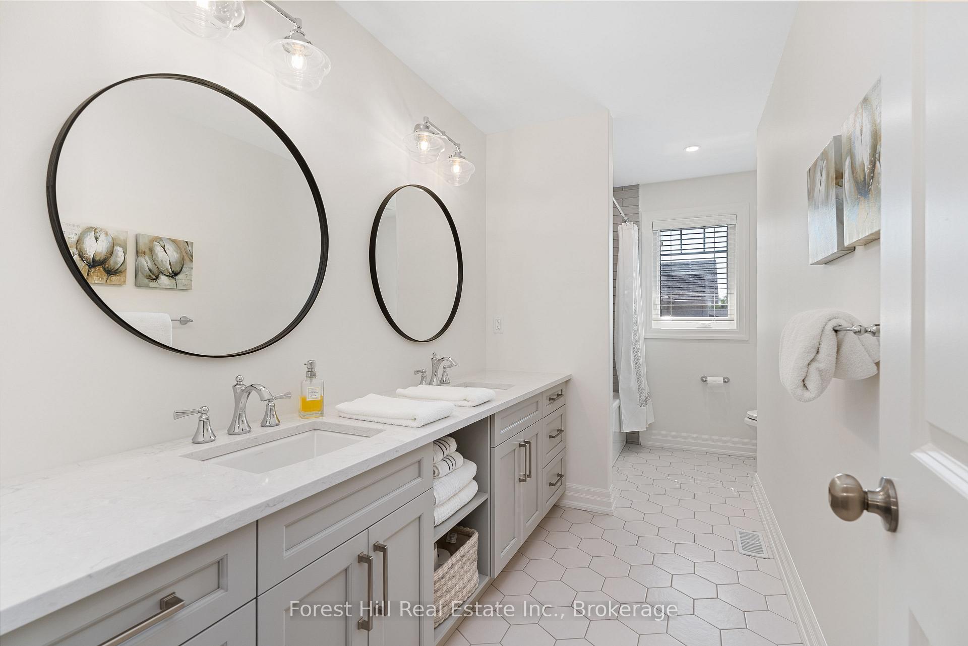 Photo 30 of 155 Glenlake Boulevard, Collingwood — HOMEH