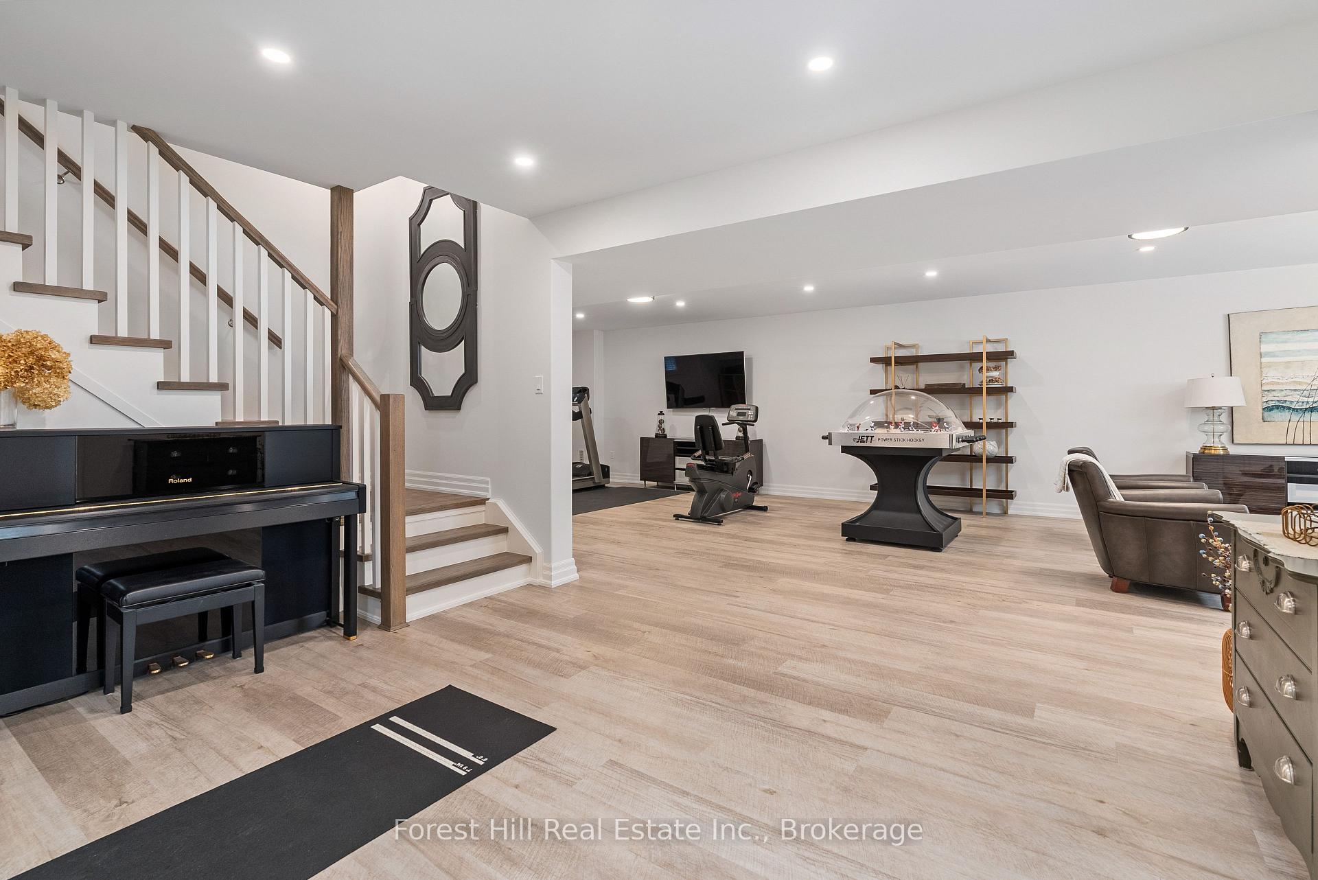 Photo 32 of 155 Glenlake Boulevard, Collingwood — HOMEH
