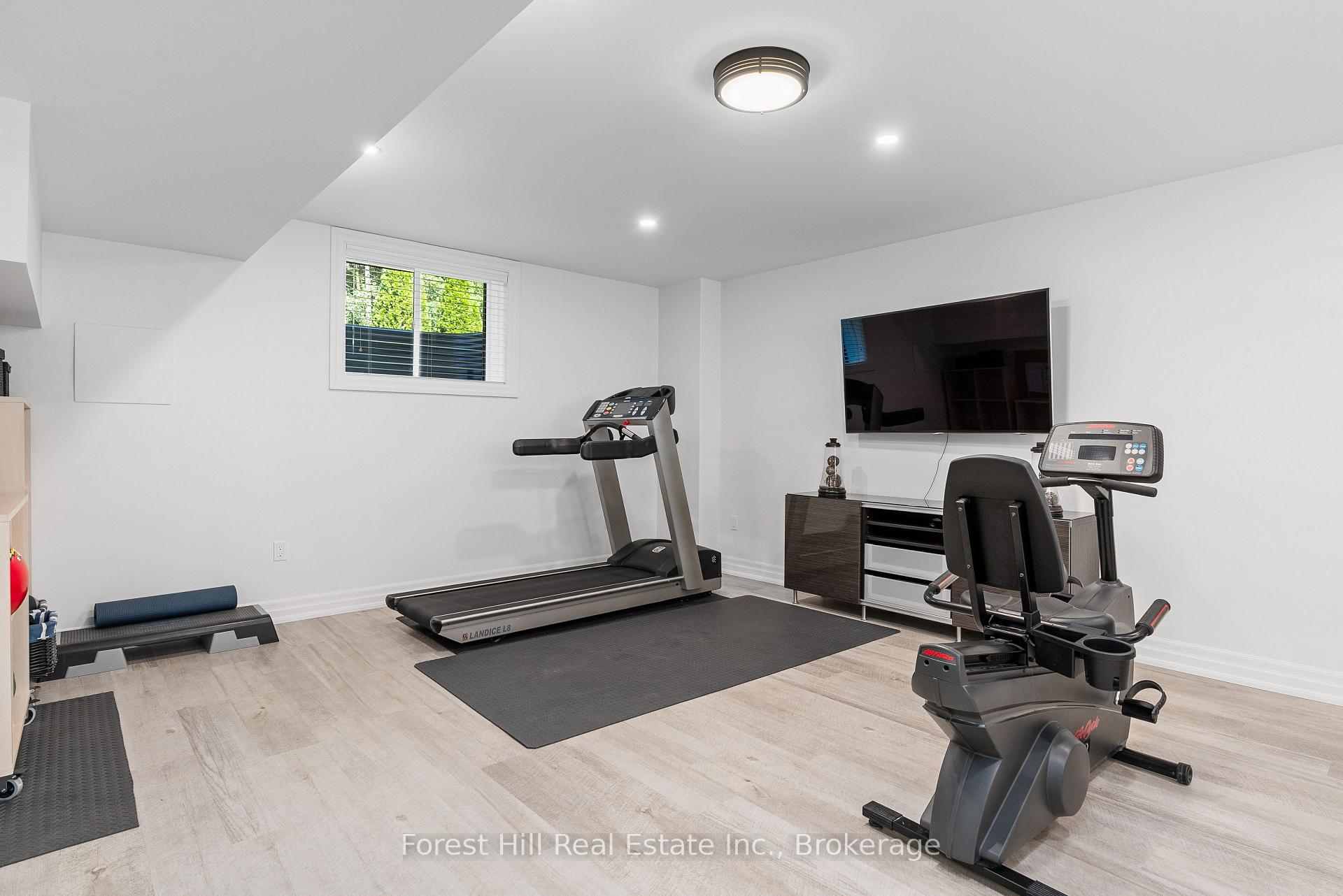 Photo 33 of 155 Glenlake Boulevard, Collingwood — HOMEH