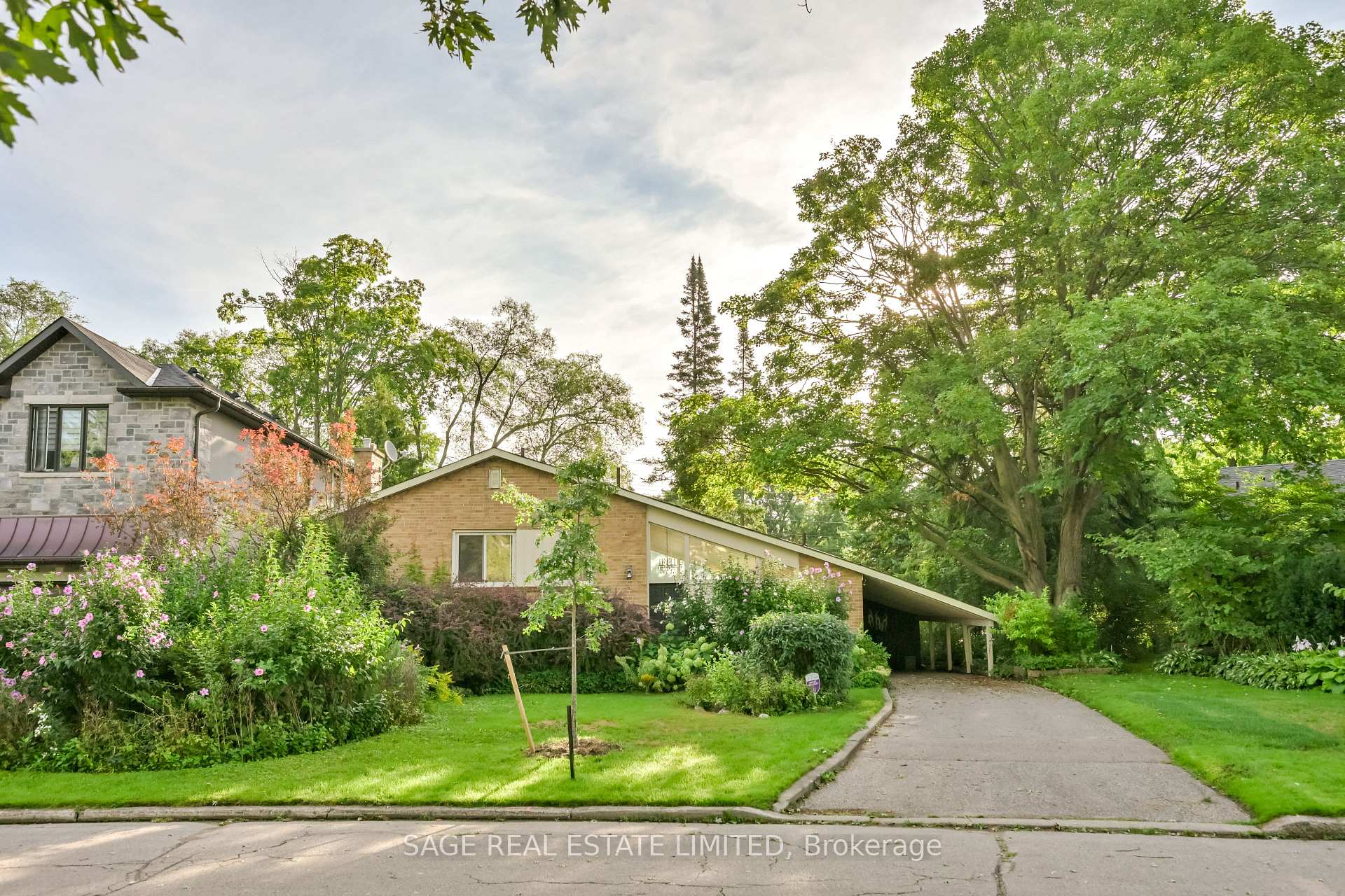 Photo 11 of 56 Grangemill Crescent, North York, Banbury-Don Mills — HOMEH