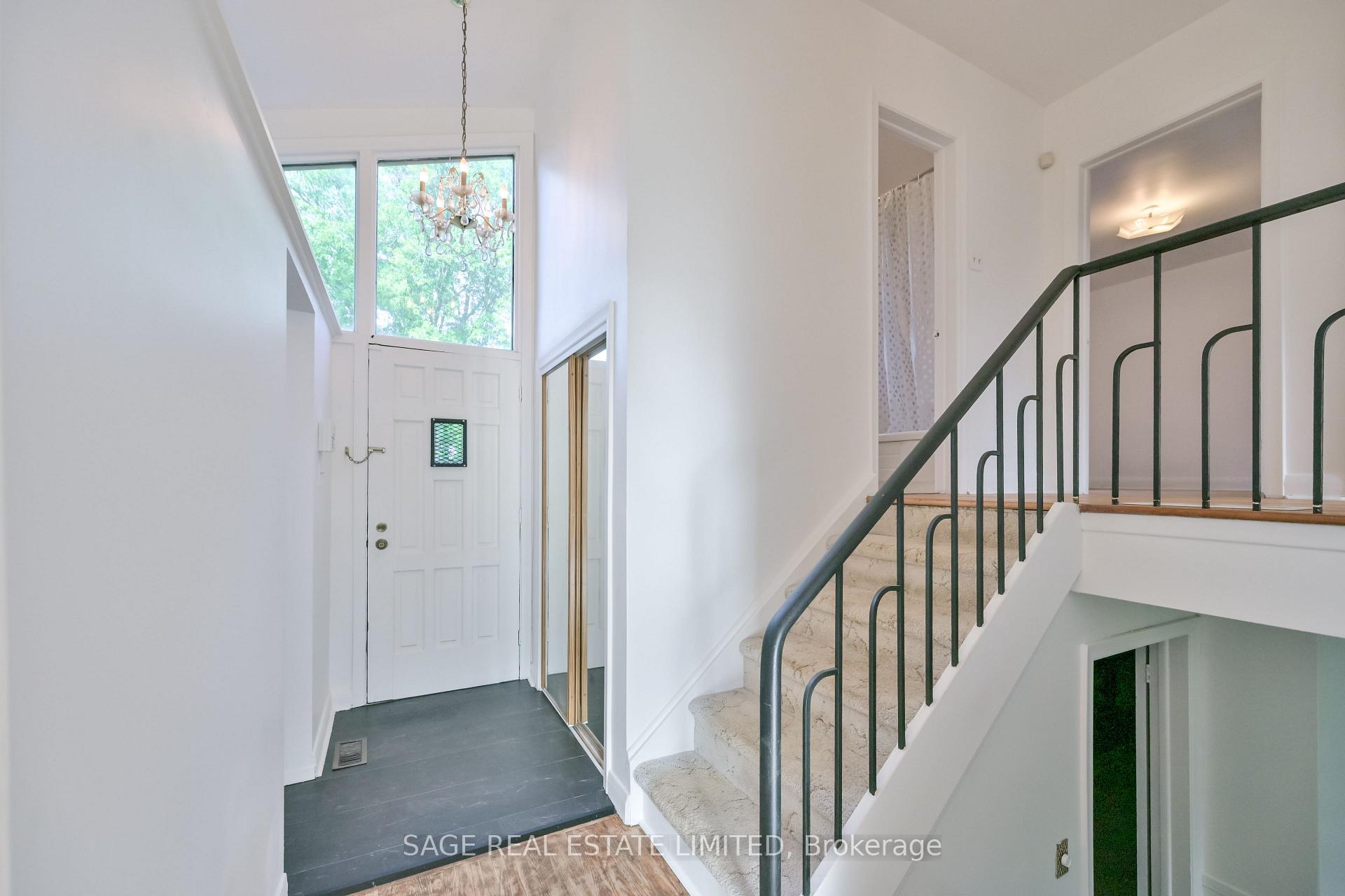Photo 13 of 56 Grangemill Crescent, North York, Banbury-Don Mills — HOMEH