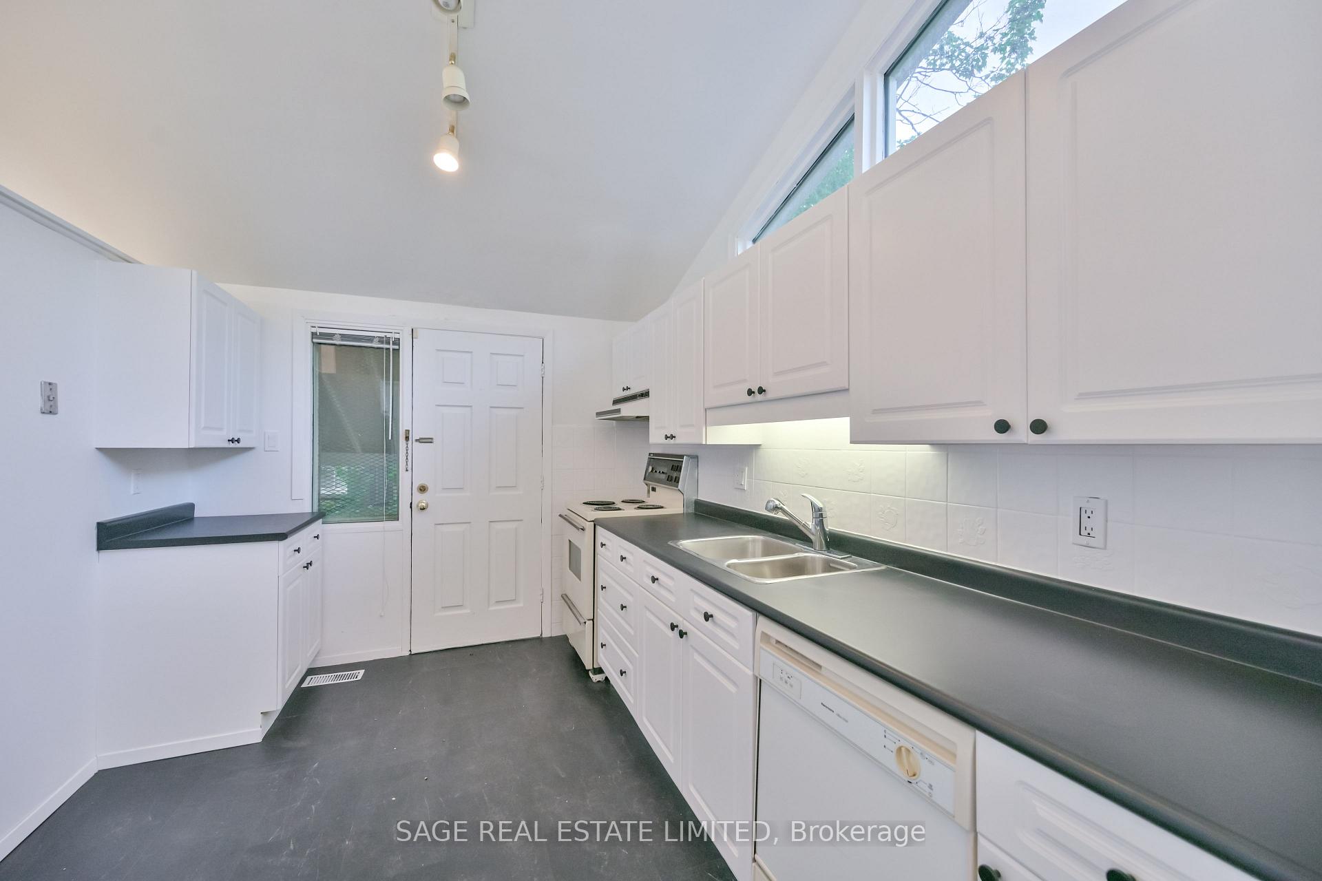 Photo 15 of 56 Grangemill Crescent, North York, Banbury-Don Mills — HOMEH