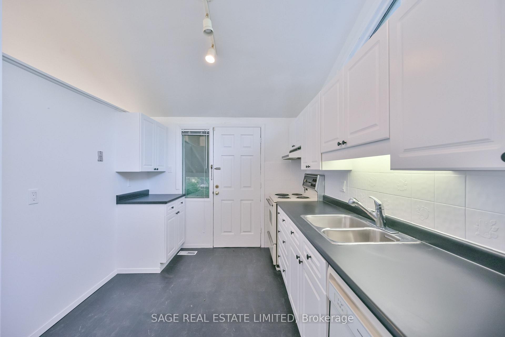 Photo 17 of 56 Grangemill Crescent, North York, Banbury-Don Mills — HOMEH