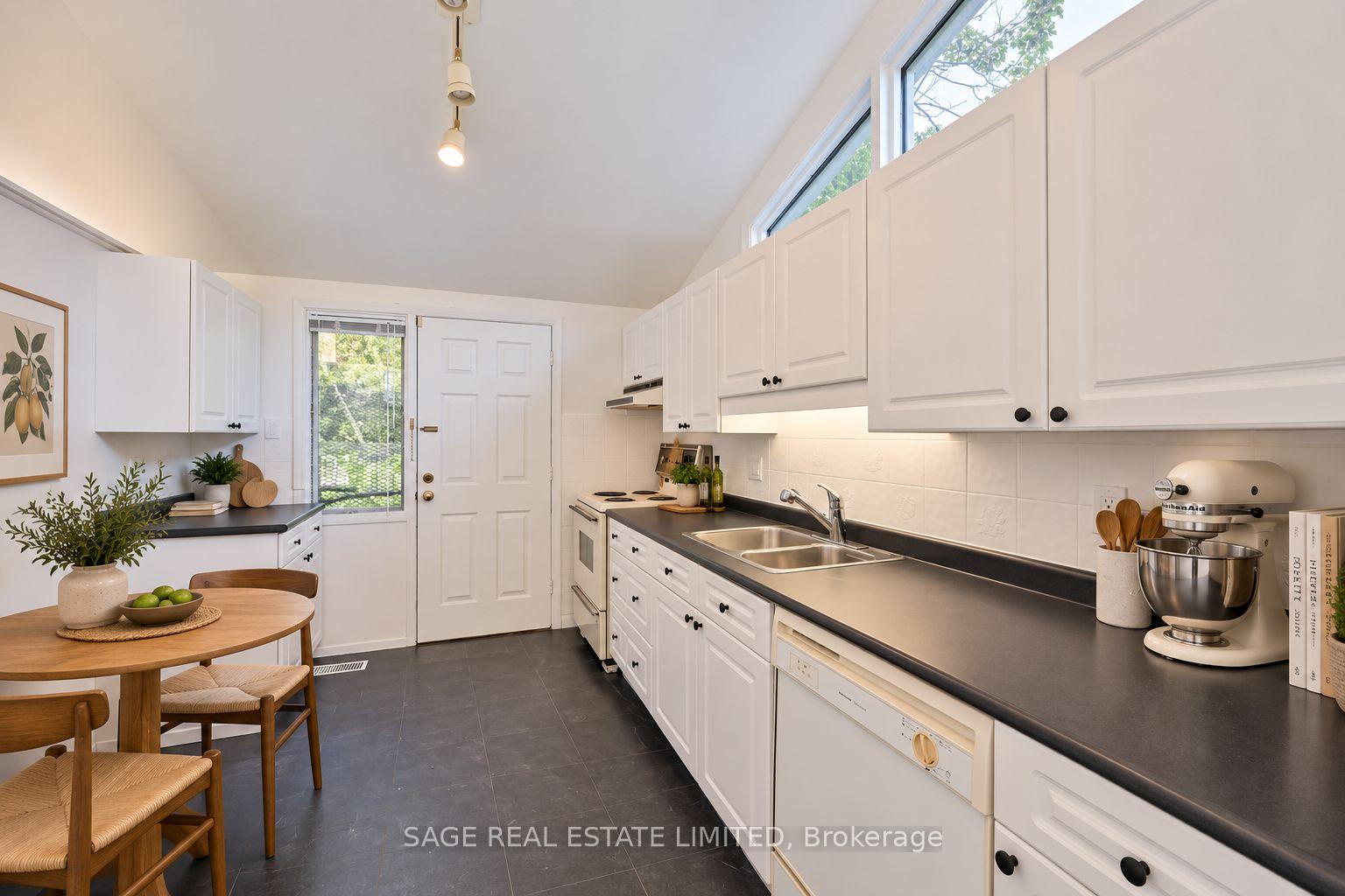 Photo 18 of 56 Grangemill Crescent, North York, Banbury-Don Mills — HOMEH
